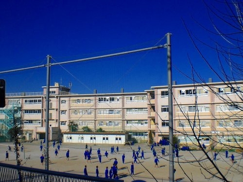 川崎市多摩区西生田１丁目の中古一戸建て(川崎市立西生田中学校)