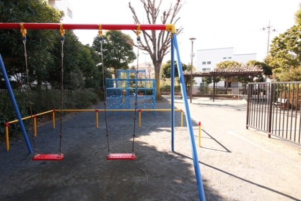 レイディアントシティ向ヶ丘遊園フランス街区(生田大谷第二公園)
