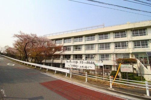 稲城市平尾１丁目の中古一戸建て(稲城市立稲城第二中学校)