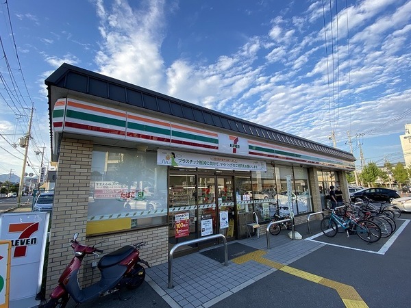 ハイラーク西京極(セブンイレブン西京極運動公園店)