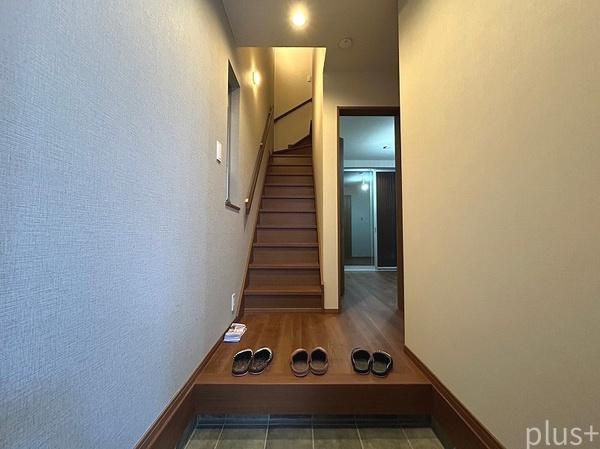 京都市上京区西五辻東町の中古一戸建て(玄関)