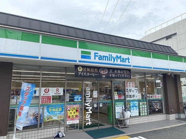パラドール四条梅津(ファミリーマート梅津段町店)