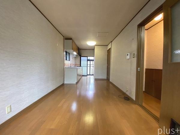 御陵内町　地下倉庫のある家