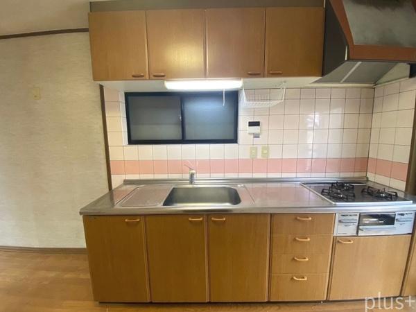 御陵内町　地下倉庫のある家