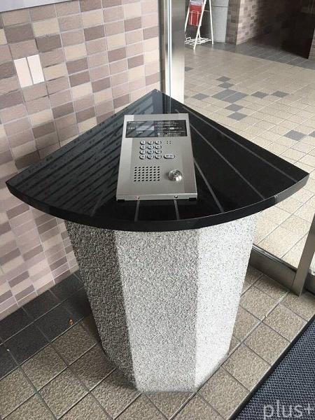ファミール西院