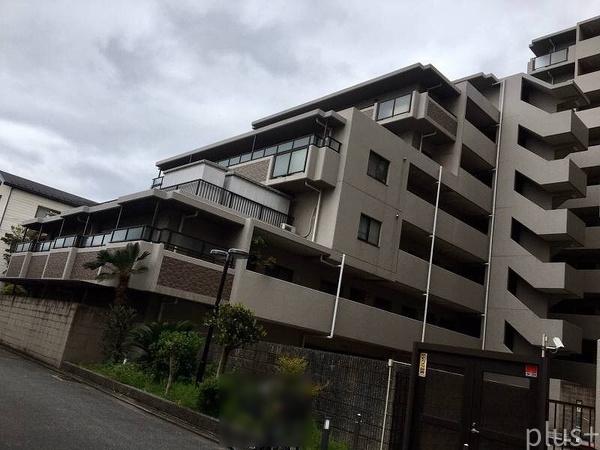 ファミール西院