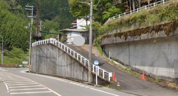 右京区梅ケ畑亀石町　倉庫