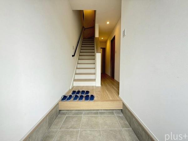 右京区梅津開キ町 新築戸建(玄関)