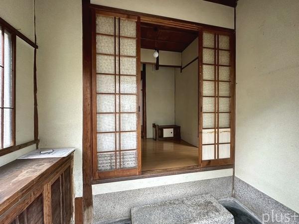 京都市北区紫野十二坊町の中古一戸建て(玄関)