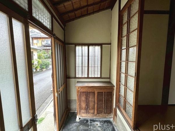 京都市北区紫野十二坊町の中古一戸建て(玄関)