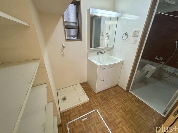 京都市右京区嵯峨折戸町の中古一戸建て(洗面台・洗面所)