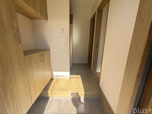 京都市右京区嵯峨折戸町の中古一戸建て(玄関)