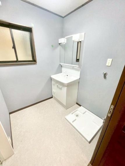 京都市右京区梅津罧原町の中古一戸建て(洗面台・洗面所)