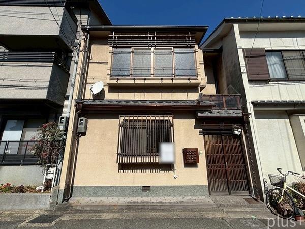 下長者町通りに面する家
