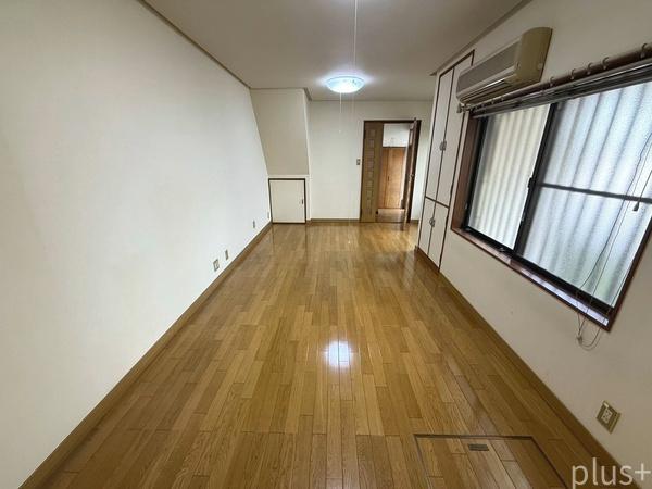 厨子奥角地の家
