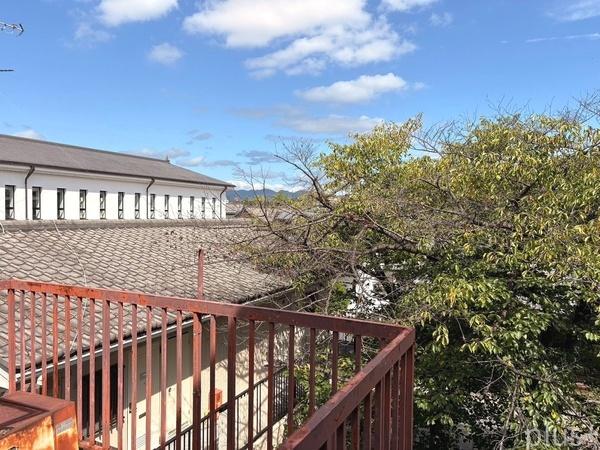 西本願寺南　七条通りに面する鉄骨ビル