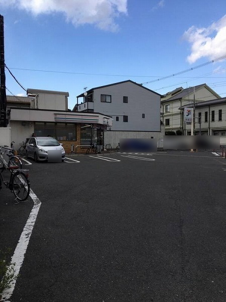 西本願寺南　七条通りに面する鉄骨ビル(セブンイレブン京都七条大宮店)