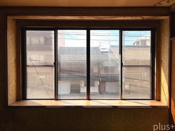 西本願寺南　七条通りに面する鉄骨ビル