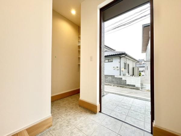 佐賀市嘉瀬町中原 全1棟(玄関)