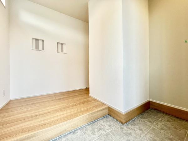 佐賀市嘉瀬町中原 全1棟(玄関)