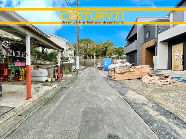 春日市弥生7丁目1期 2号棟 全3棟(前面道路含む現地写真)