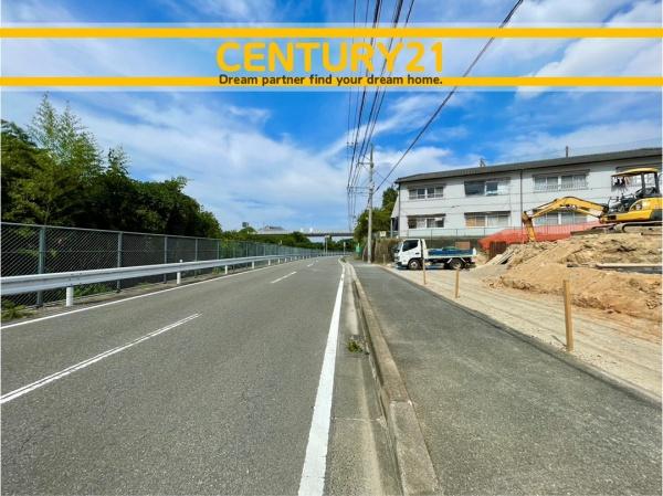 南区屋形原2丁目第十一 2号棟 全2棟(前面道路含む現地写真)