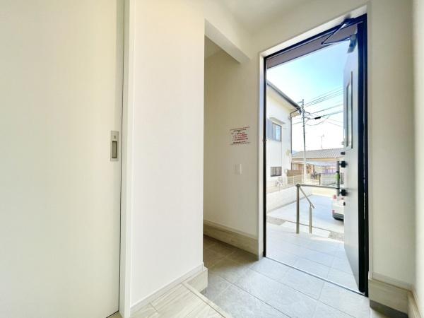 南区鶴田3丁目4期 全1棟(玄関)