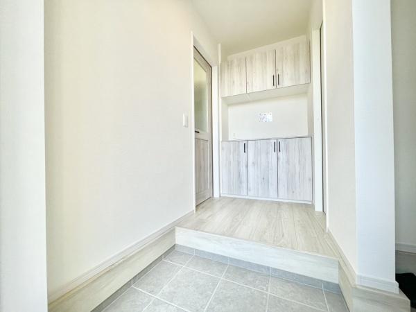 南区鶴田3丁目4期 全1棟(玄関)