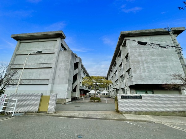 糟屋郡宇美町障子岳４丁目の土地(宇美町立宇美東中学校)