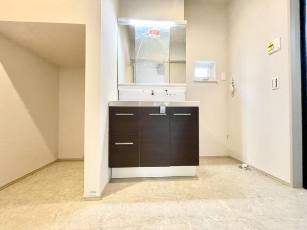 佐賀市新栄東2丁目　全1棟