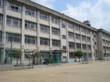 新着　シャルム久宝寺緑地(八尾市立久宝寺中学校)