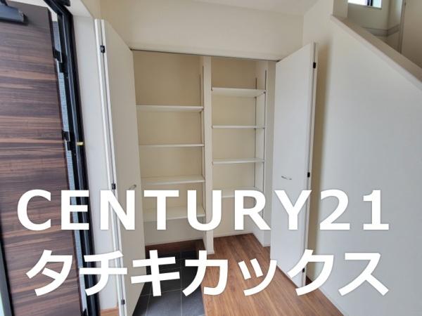 リーブルガーデン 坂東辺田第3 全2棟 2号棟(玄関)