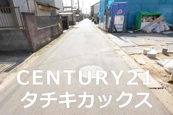 ブルーミングガーデン 加須市大門町 全2棟 1号棟(前面道路含む現地写真)