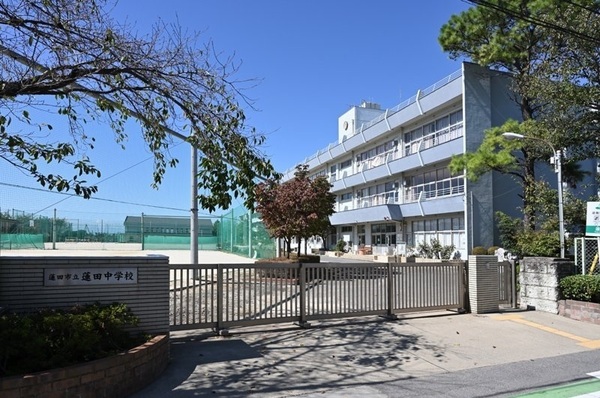 クレイドルガーデン　蓮田市緑町第４　全１棟(蓮田市立蓮田中学校)
