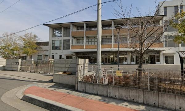 春日部市小渕の中古一戸建て(春日部市立東中学校)