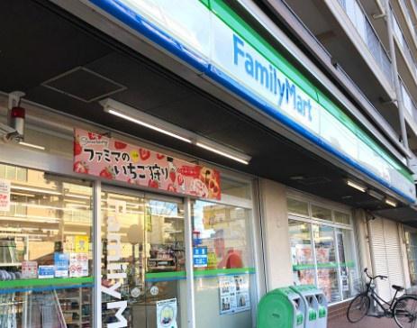 エクセレンス川名(ファミリーマート川名駅前店)