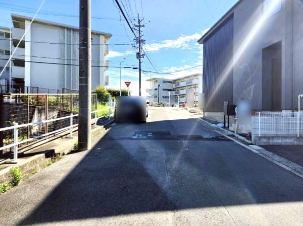 名古屋市千種区自由ケ丘1丁目の新築一戸建(前面道路含む現地写真)