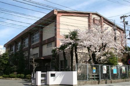 ライオンズマンション東白壁(名古屋市立桜丘中学校)