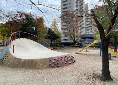 グリーンハイツ外堀通り(主税町公園)