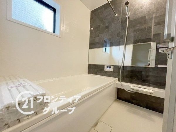 城陽市寺田東ノ口の中古一戸建