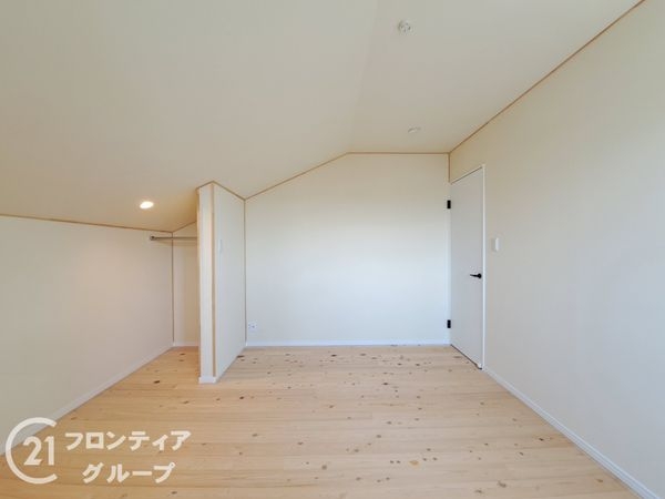 京都市伏見区羽束師鴨川町の新築一戸建