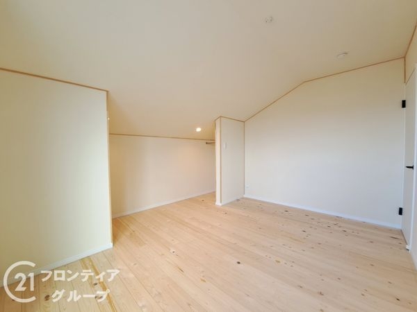 京都市伏見区羽束師鴨川町の新築一戸建