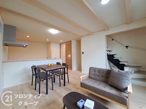 京都市伏見区羽束師鴨川町の新築一戸建