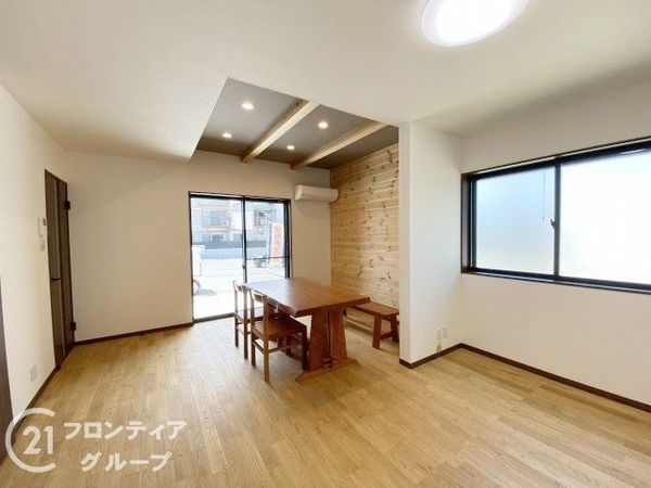 京都市伏見区久我本町の中古一戸建て(リビング)