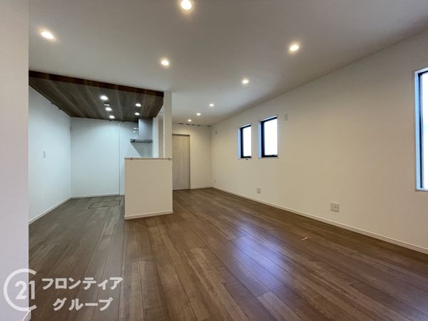 京都市伏見区深草大亀谷西久宝寺町　新築一戸建て