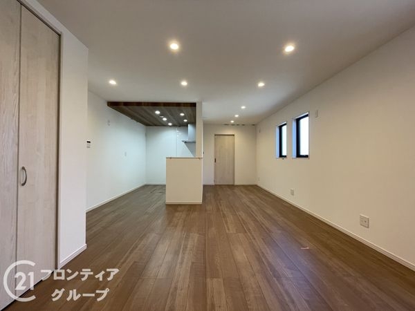 京都市伏見区深草大亀谷西久宝寺町　新築一戸建て