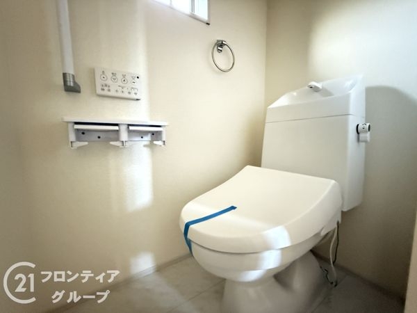 京都市伏見区深草願成町 新築一戸建て 2号棟(トイレ)