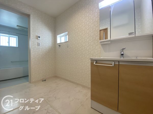 京都市伏見区羽束師古川町の中古一戸建て(洗面台・洗面所)