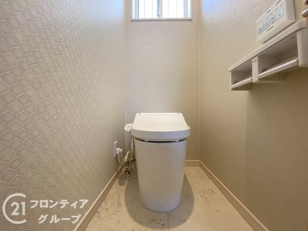 京都市伏見区羽束師古川町の中古一戸建て(トイレ)