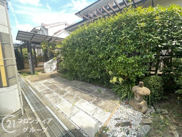 枚方市北山1丁目の中古一戸建て(駐車場)